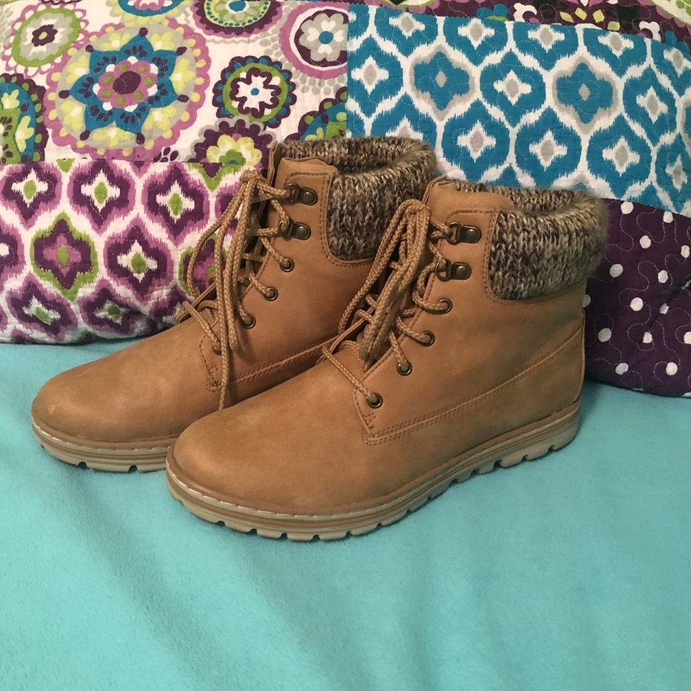 NWOT Women’s boots